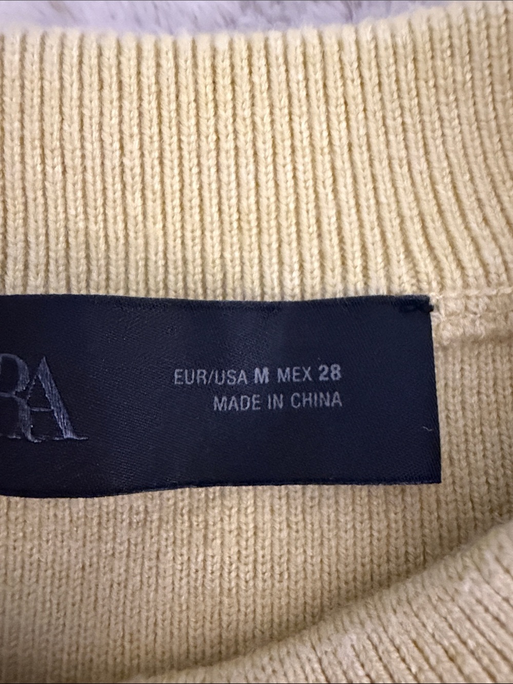 Zara black label, plain knit sweater, mid-yellow size medium GUC - Picture 8 of 11
